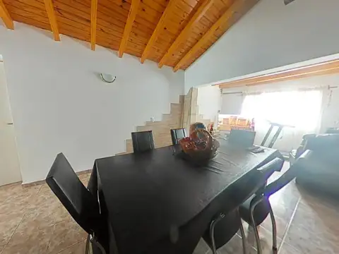 Casa 6 ambientes con 2 baños