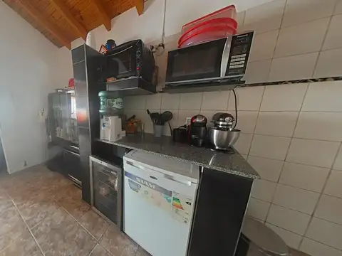 Casa 6 ambientes con 2 baños