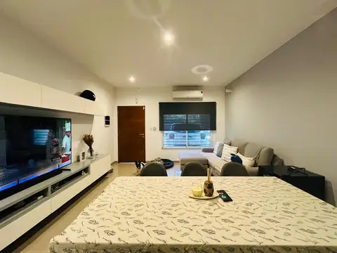Depto Tipo Casa en Alquiler en Barrio Parque Leloir, USD 1.200
