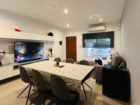Depto Tipo Casa en Alquiler con 1 cocheras