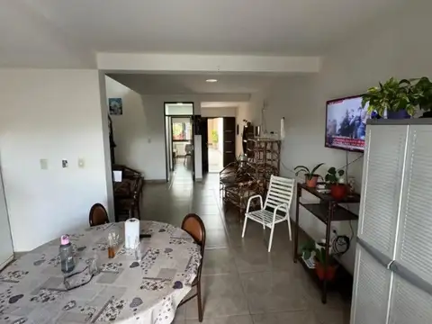 Casa 4 ambientes con 3 baños