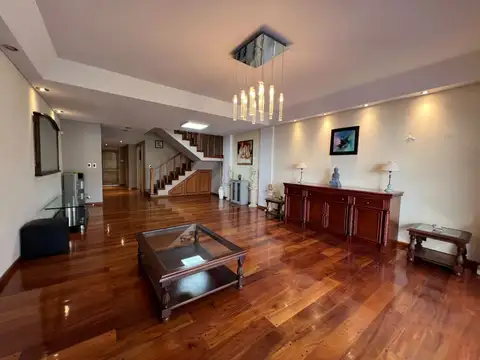 Casa 4 ambientes con 5 baños