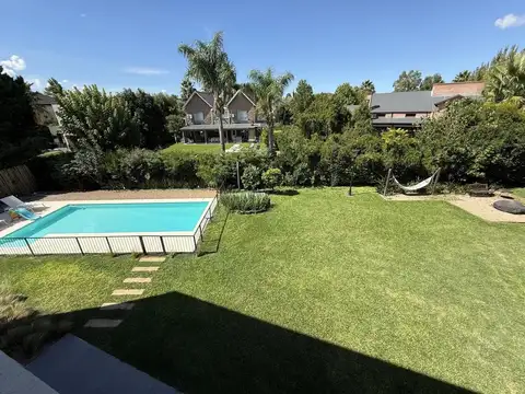 Casa en venta en Campo Grande con pileta