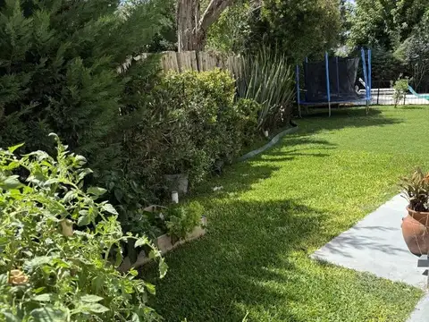Casa 6 ambientes con 4 baños