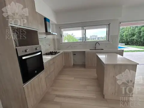 Casa en Alquiler en El Canton - Norte, USD 2.200