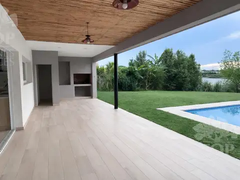 Casa en Alquiler con 6 cocheras