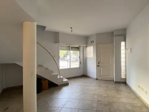 DUPLEX EN ESQUINA CON COCHERA