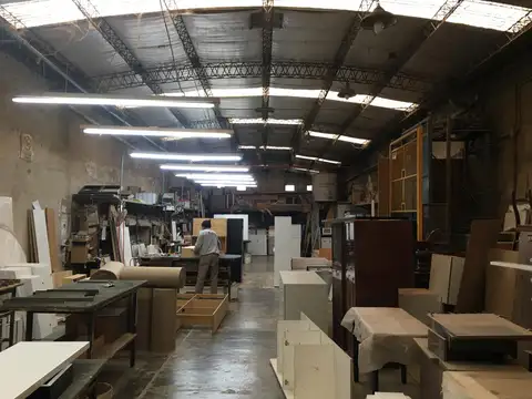 Galpon en Venta 43  mts Fondo