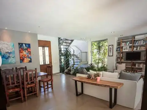 Casa en Venta con 3 cocheras