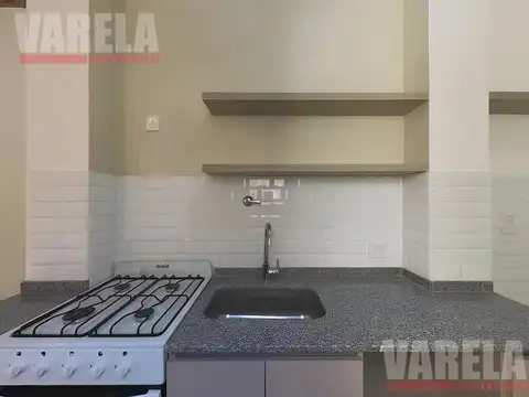 Departamento Apto Credito! Reciclado- 3 amb-Primer Piso c/Terraza propia .Bajas Expensas.u$s118.000