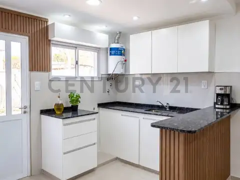 Casa Céntrica + Departamento independiente ambas a estrenar. VENADO TUERTO