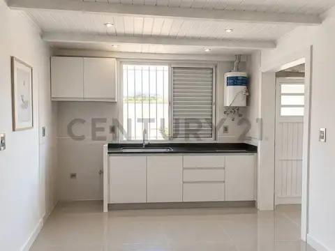 Casa 7 ambientes con 2 baños