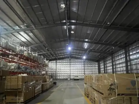 Galpon en Alquiler 28  mts Frente