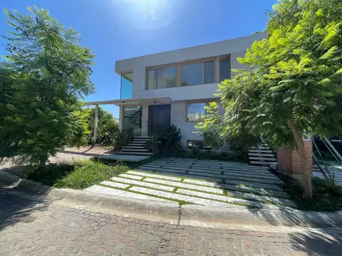 Casa  en Alquiler en Punta Chica, San Isidro, G.B.A. Zona Norte