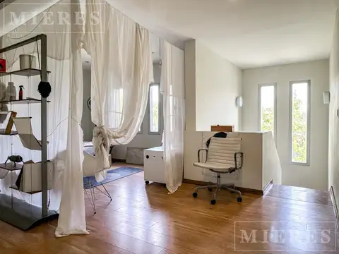 Casa en Venta con 3 cocheras