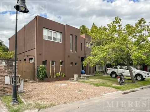 Casa en venta en el Barrio La Laguna