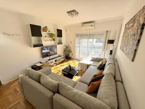 Bacacay al 900, esquina Rojas.