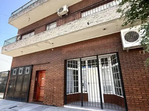 ALQUILER O VENTA / PH / PLANTA BAJA / 3 AMBIENTES / PARQUE / QUINCHO / ESPACIO TIPO SALÓN / CASANOVA