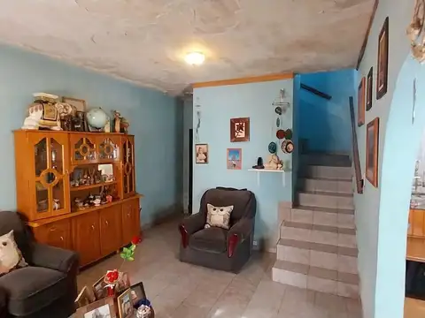 Casa 6 ambientes con amplio jardín, venta Burzaco