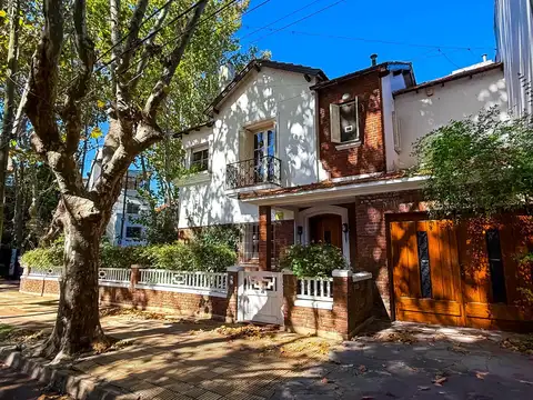 Casa en Venta, 2 Plantas, 3 Dormitorios, Jardín y Cochera - Vicente López