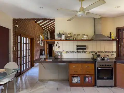 CASA EN VENTA EN GONNET