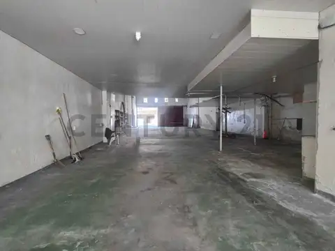 Av.Uriburu 2000, Piso 0