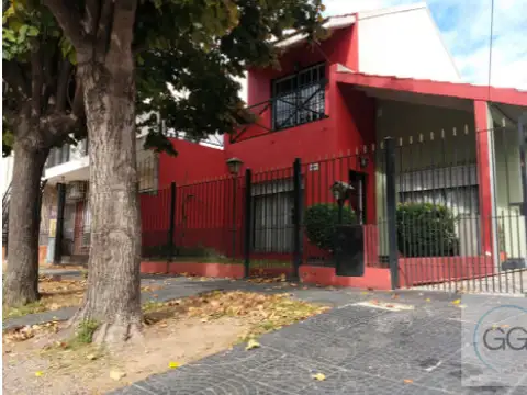 VENDE CHALET 3 AMBIENTES -Excelente estado-