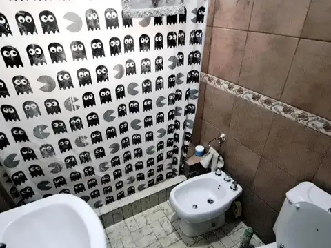 Casa en venta de 4 ambientes con Departamento de dos ambientes