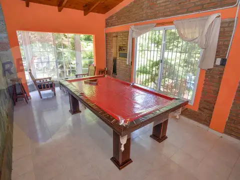 Casa 6 ambientes con 2 baños