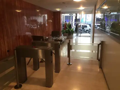 Oficina de 140m2    Oficina 100 m2 en el mismo piso. Ideal para empresa con sectores Diferenc