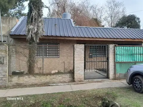 VENTA-CASA 3 AMB CON PILETA-CHASCOMUS