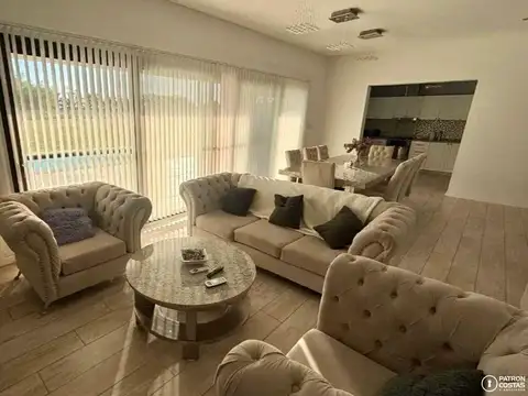 Casa 6 ambientes con 4 baños