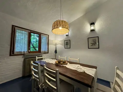 Casa 4 ambientes con 2 baños