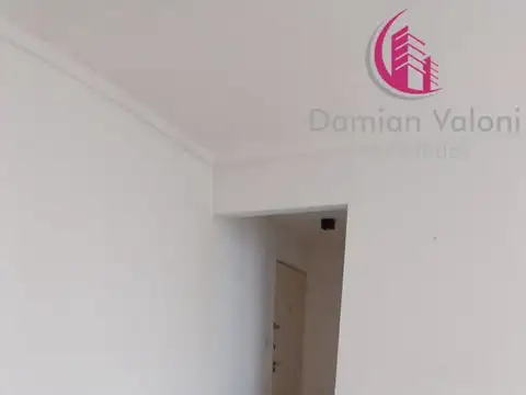 DEPARTAMENTO DE 2 AMBIENTES, AL FRENTE CON BALCÓN, EN EXCELENTE UBICACIÓN.