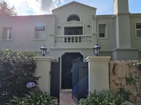 Aristóbulo del Valle al 2400