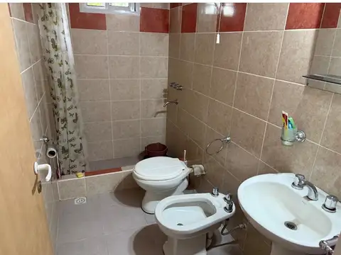 Casa 3 ambientes con 2 baños