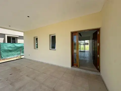 Casa 4 ambientes con 2 baños