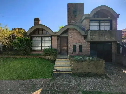 Casa en venta - Ituzaingó Norte - Alberti al 100