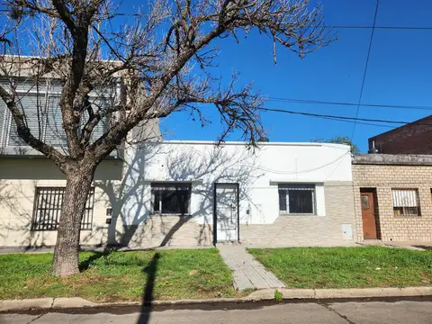 Casa 3 Dormitorios en Barrio Jorge Cura