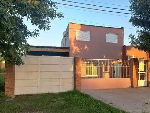 VENTA CASA C/ LOCAL FRENTE A PLAZA -ÁNGEL GALLARDO