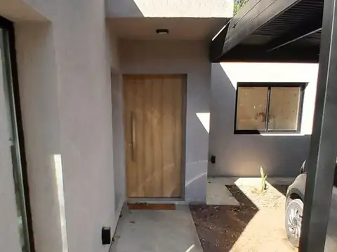 Casa 5 ambientes con 1 baño