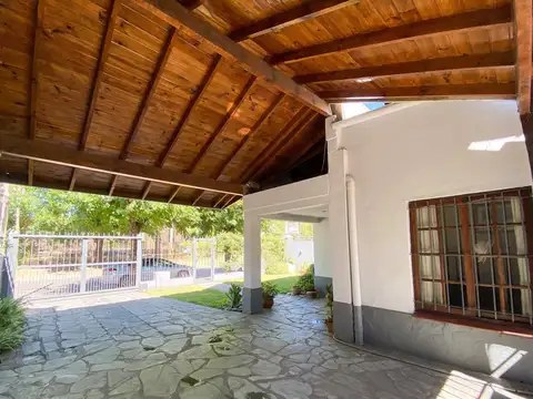 Casa 5 ambientes con 2 baños