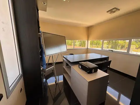 Casa 9 ambientes con 4 baños