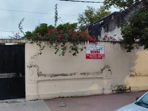 CASA EN VENTA - SANTIAGO 1300 - 2 DORMITORIOS