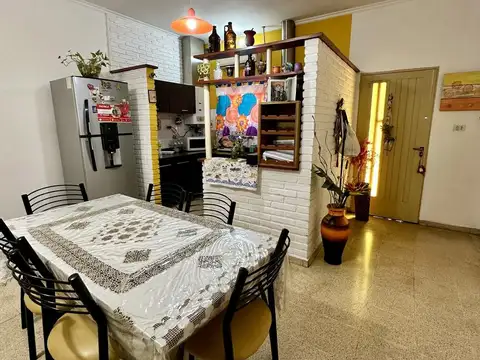 Casa 5 ambientes con 2 baños