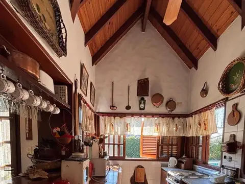 Casa 4 ambientes con 2 baños