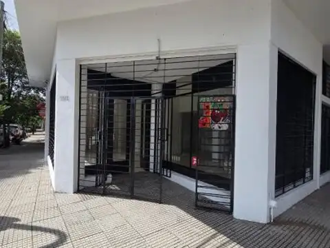 LOCAL EN ESQUINA DE BULNES Y JACINTO RÍOS