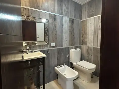 Casa en Alquiler con 2 cocheras