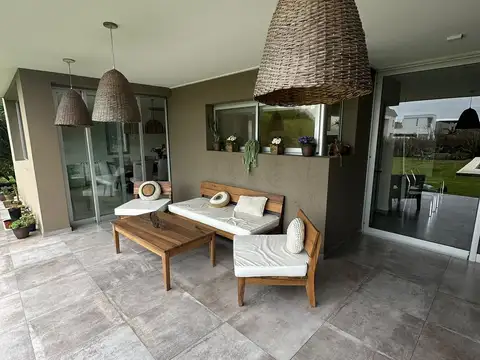 CASA EN ALQUILER - Grand Bell