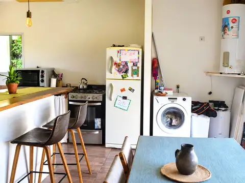 CASA EN VENTA CON PILETA Y DOS DORMITORIOS